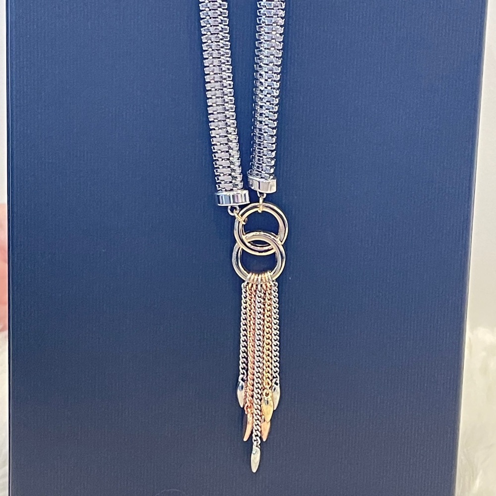Woman’s necklace
